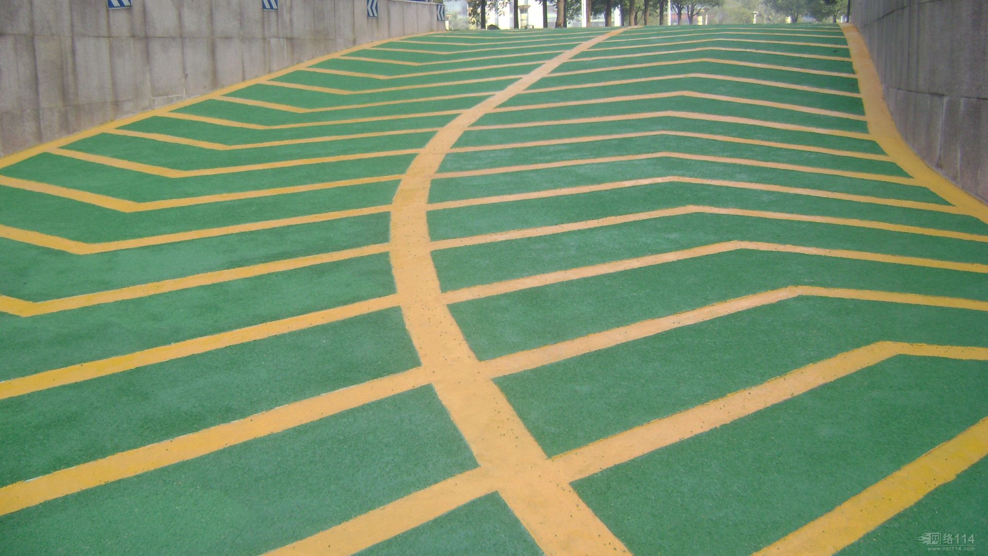 环氧地坪 水性环氧聚合物 金刚砂止滑坡道